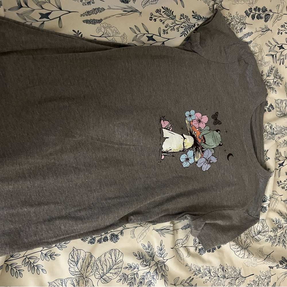 Aeropostale Gray Tee with Floral Graphic